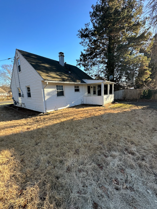 Building Photo - Beautiful Renovated 4 bedroom Single Famil...