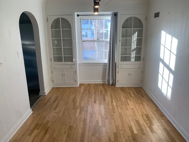 Building Photo - 4-Bedroom, 2-Bath Home in Upper Midtown