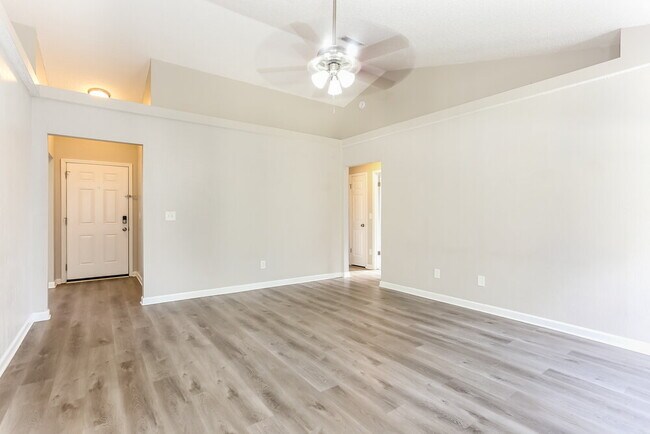Building Photo - 548 Edward Rutledge St