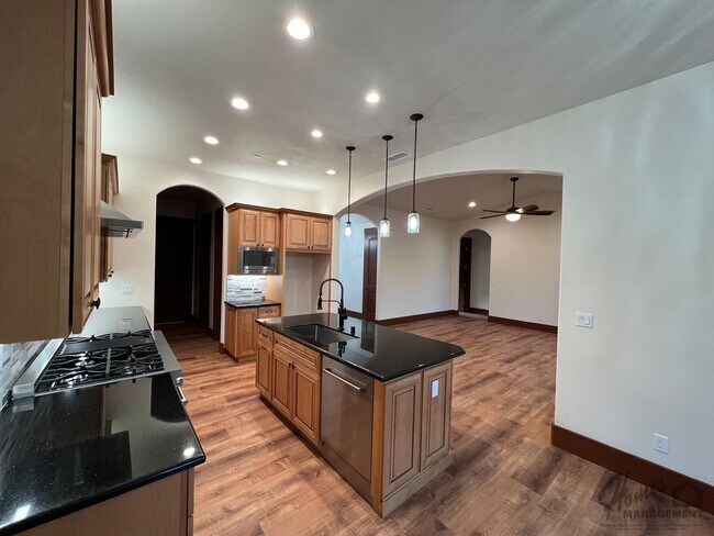 Foto del edificio - Homes Management - Beautiful Home for Rent...