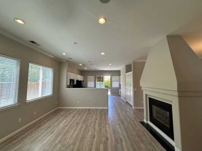 Foto del edificio - Cute single story home with 3 bedrooms, 2 ...