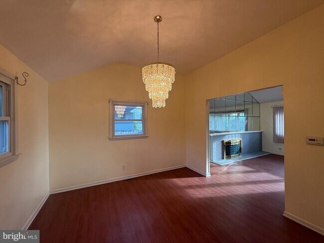 Foto del edificio - 118 Spring House Rd