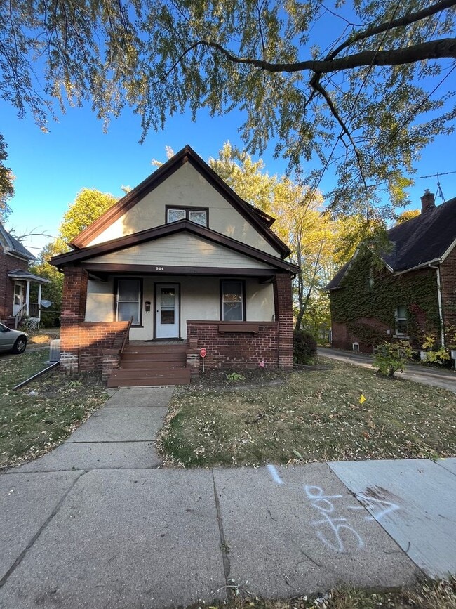 Building Photo - 524 13th St