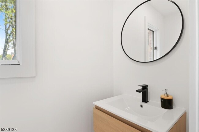 Foto del edificio - 60 Mews Ln