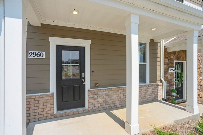 Building Photo - Adorable 3Bed 2&1/2 Bath Apartment