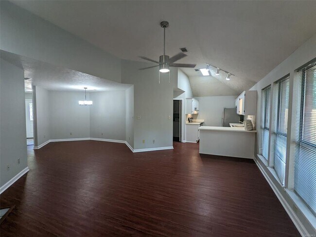 Foto del edificio - 191 S Burbank Dr