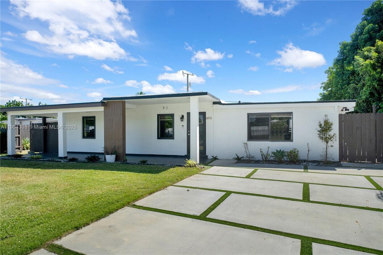 Foto principal - 14970 Leisure Dr