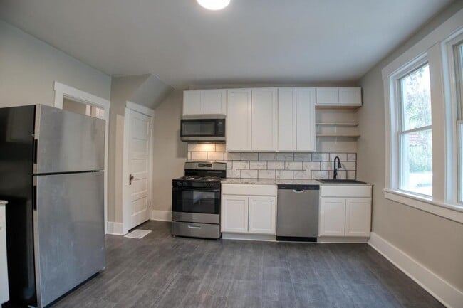 Building Photo - 4013 Bell St