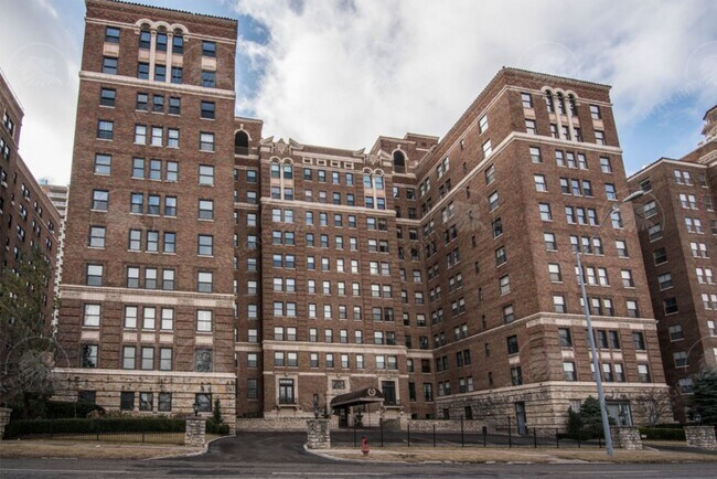 Building Photo - 229 Ward Parkway