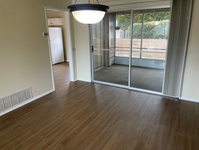 Foto del edificio - 631 Palomar Dr