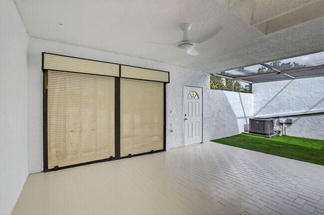 Foto del edificio - 22576 Vistawood Way