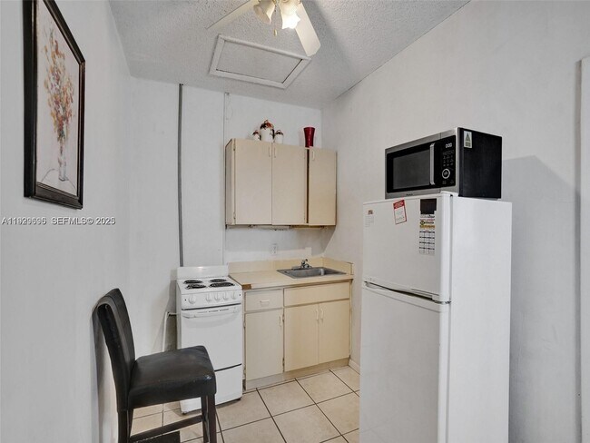 Foto del edificio - 15455 N Miami Ave