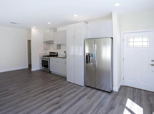 Foto del edificio - 7523 Milwood Ave