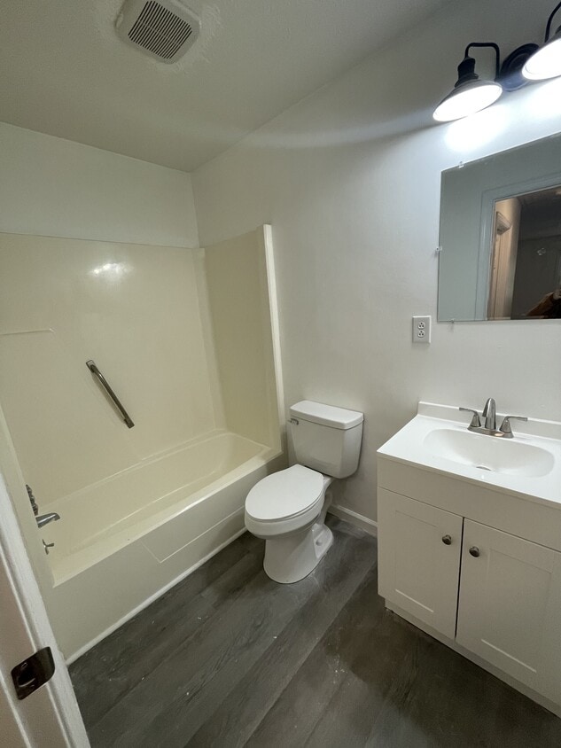 Building Photo - 143 Hughes Dr