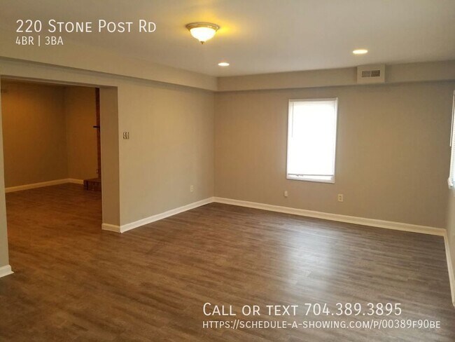 Foto del edificio - 220 Stone Post Rd