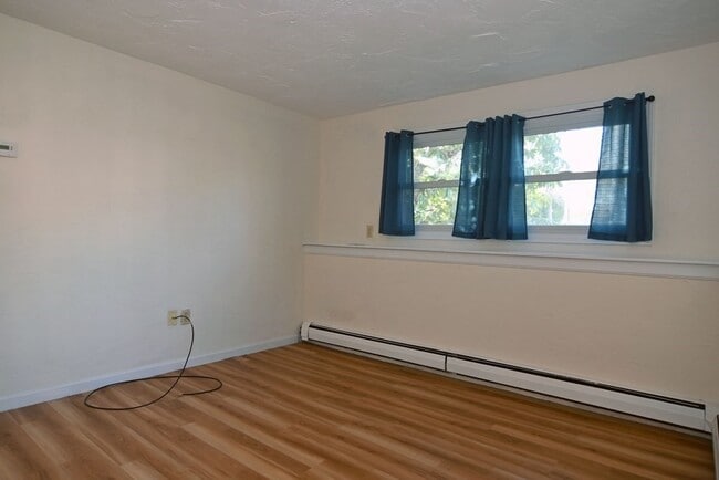 Building Photo - 12 Sunnyside Ave