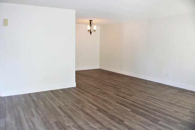 Living and Dining Room - 6808 N Half Moon Dr