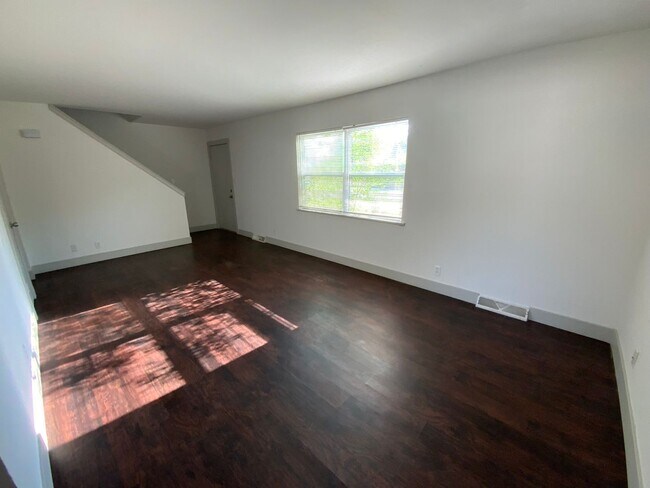 Foto del edificio - 204 S Scott Blvd