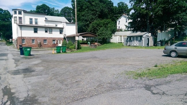 Building Photo - 8 Clapp Ave