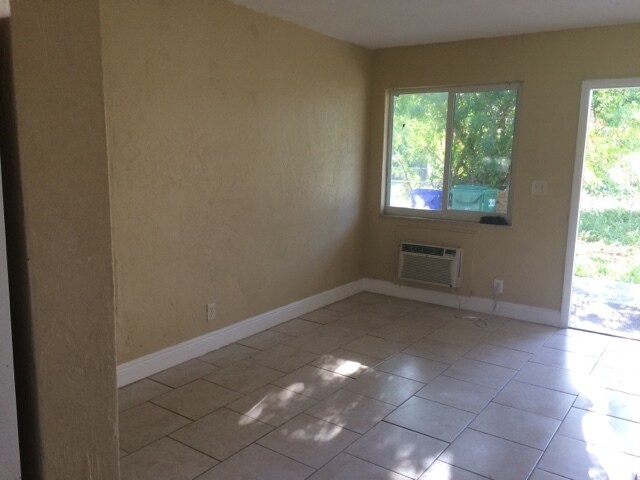 Building Photo - 2871 NW 12th Ct