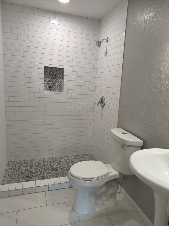 Building Photo - 2305 55th St