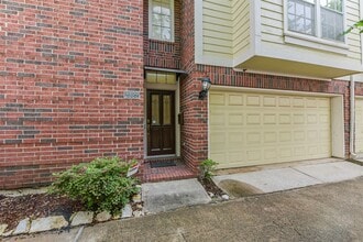 Building Photo - 2322 Chenevert St