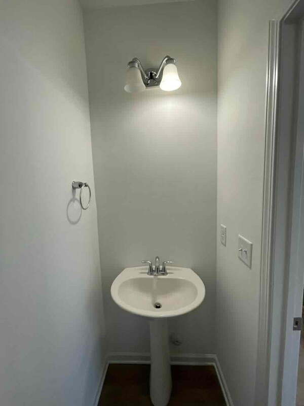 Foto del edificio - 735 Putney Hl Rd