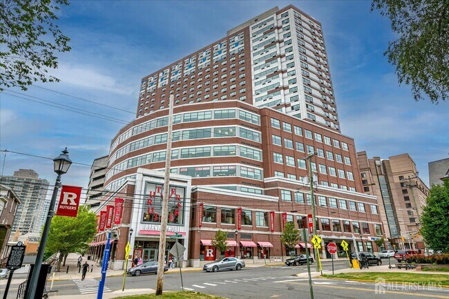 Building Photo - 110 Somerset St