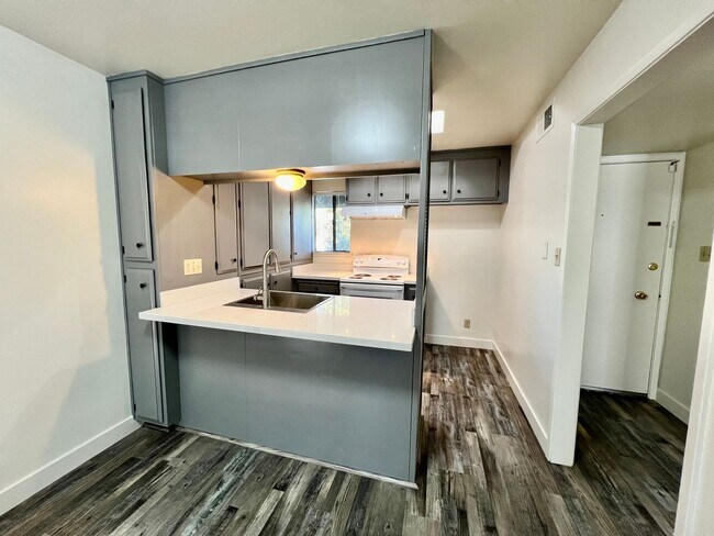 Foto del edificio - Updated Upstairs 2 Bedroom 2 Bath Northsho...