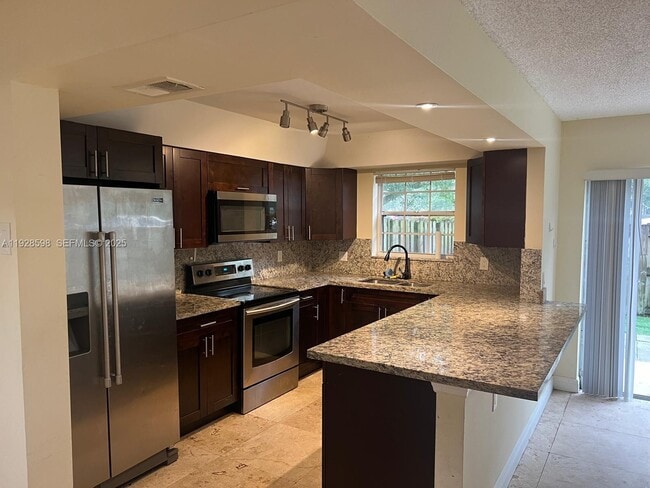 Foto del edificio - 4979 SW 123rd Terrace