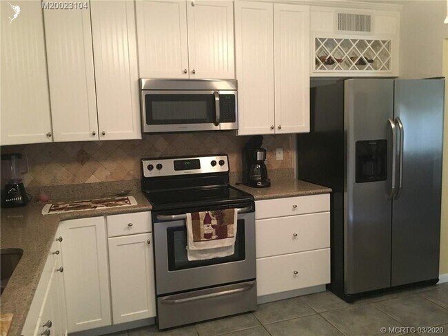 Foto del edificio - 3215 S Lakeview Cir