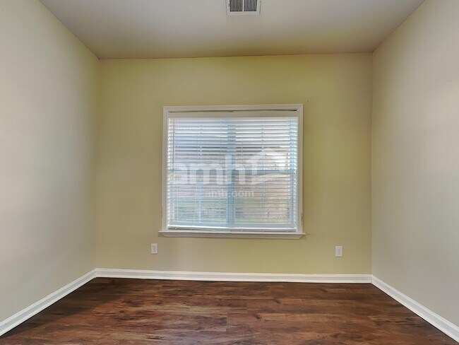 Foto del edificio - 1587 Sutton Meadow Ln