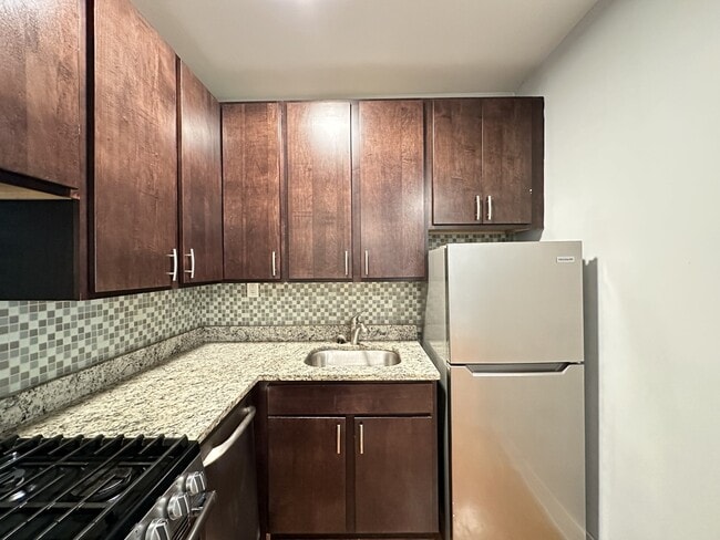 Building Photo - 4530 N Damen Ave