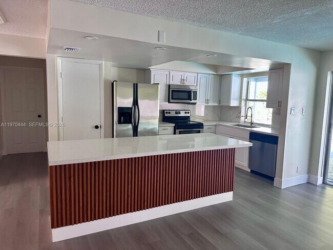 Foto del edificio - 6777 NW 4th St