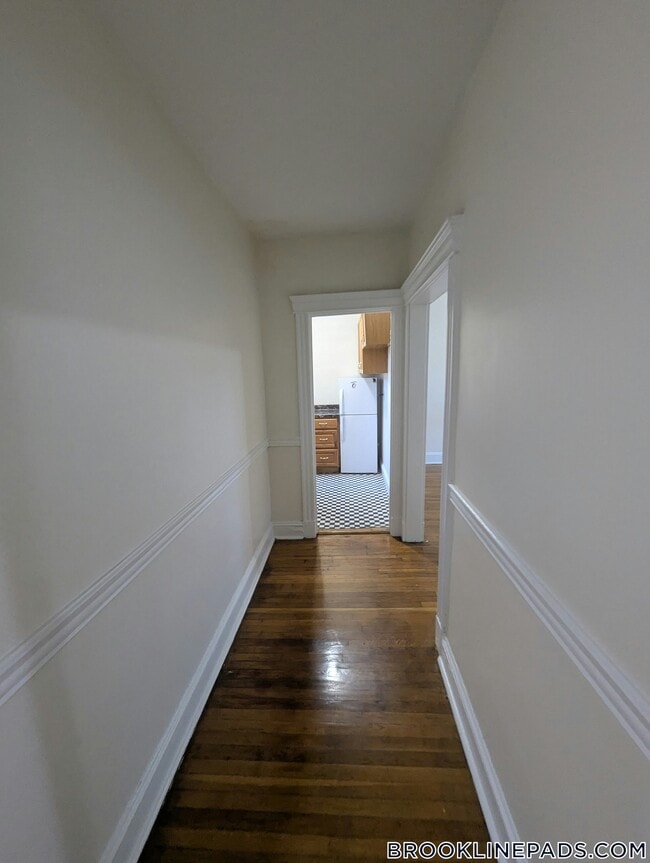 Building Photo - 364 Riverway