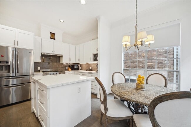 Building Photo - 2842 Briarhurst Park