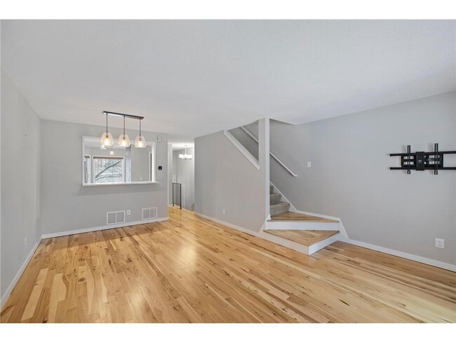 Building Photo - 214 5th Ave NE