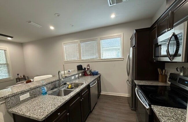 Building Photo - NOW LEASING FOR FALL 2026 – LIMITED AVAILABILITY