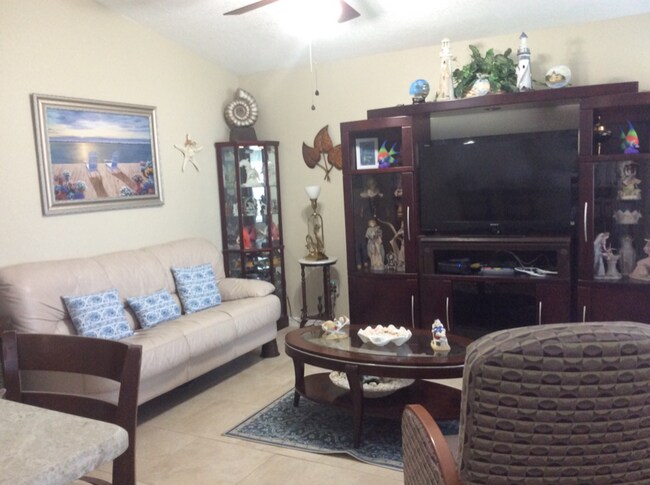 Foto del edificio - 741 Laurel Bay Cir