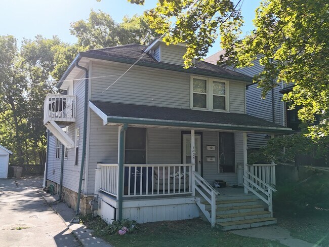 Building Photo - 1025 E Gorham St