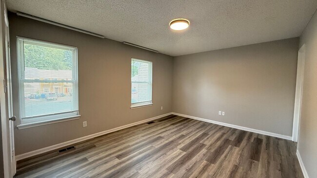 Building Photo - 4614 Glanmire Dr