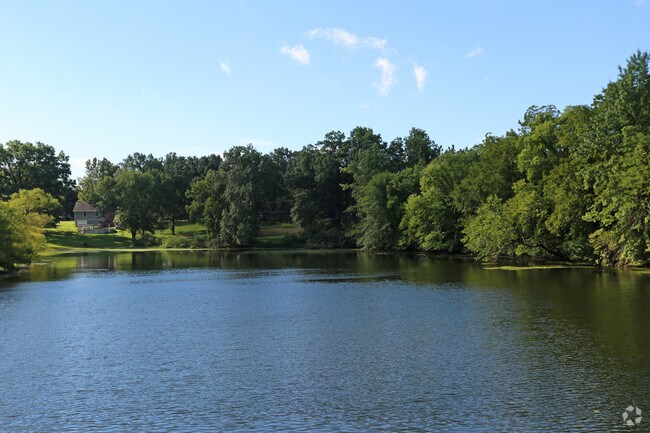 Lago - Hunter's Glen Apartments