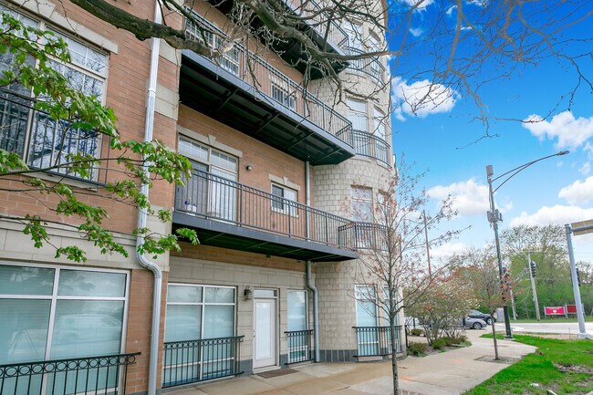 Building Photo - 6425 W Touhy Ave