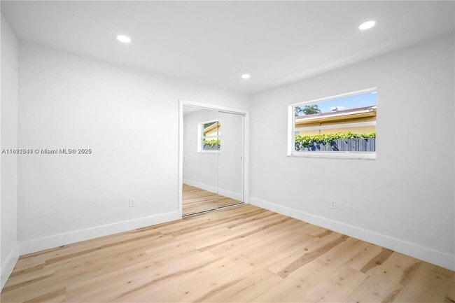Building Photo - 1523 NE 148th St