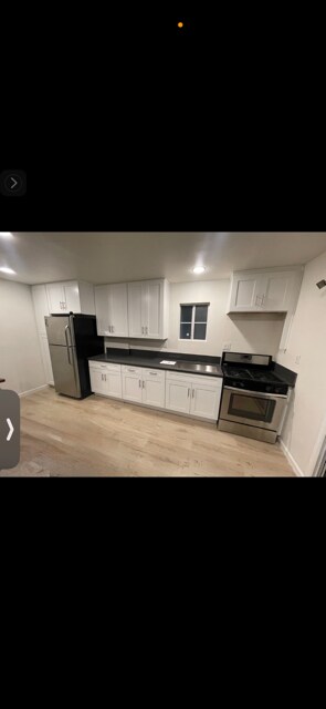 Foto del edificio - 5853 W 74th St
