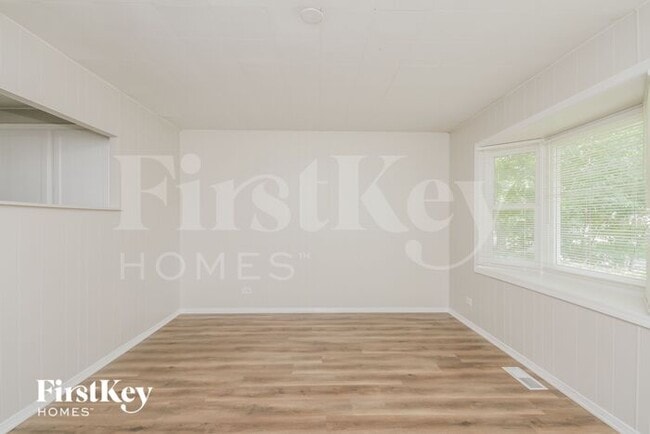 Building Photo - 671 Marine Dr
