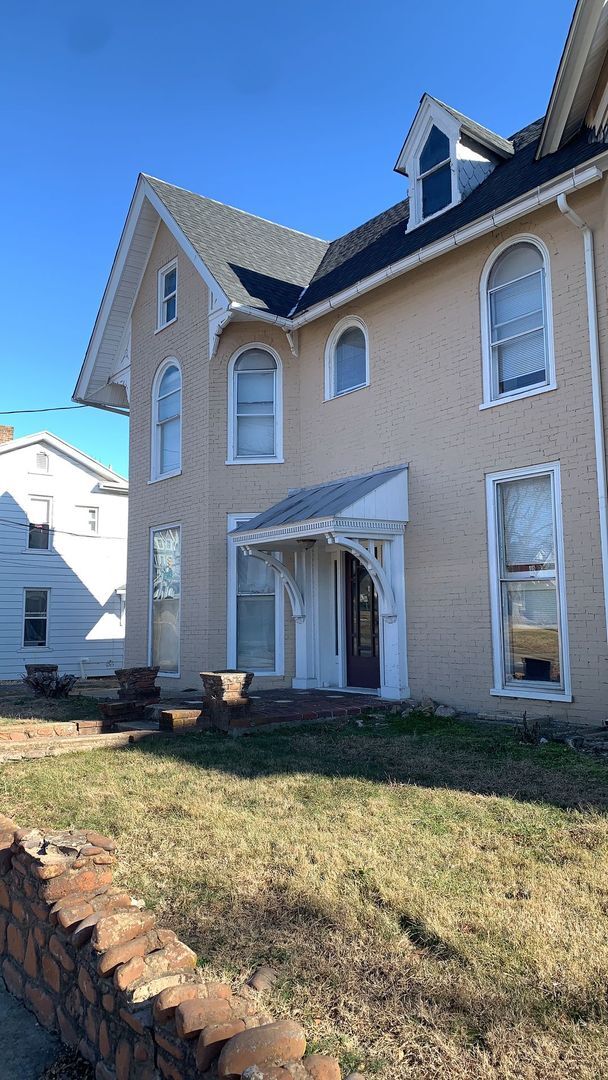 Photo - 330 N High St House