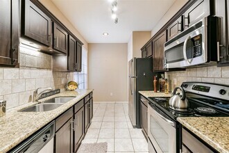 Building Photo - 2255 Braeswood Park Dr