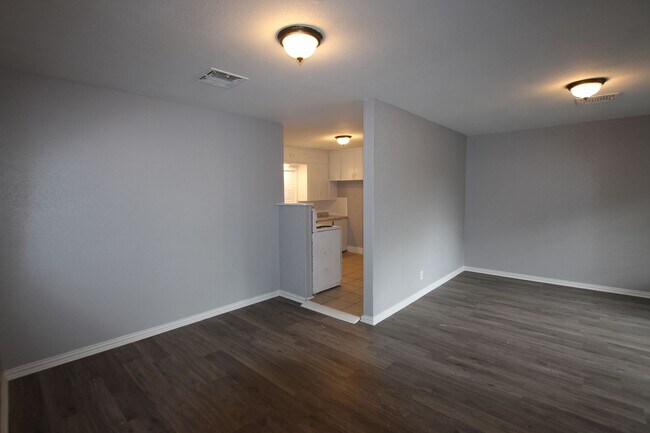 Foto del edificio - 2327 Plume Dr