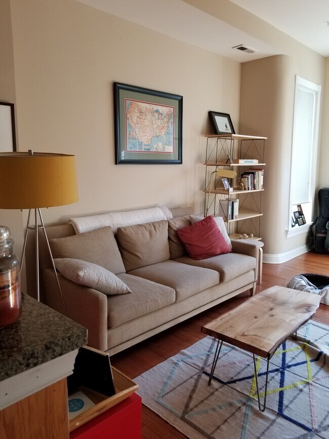 Living room - 1745 Kilbourne Pl NW